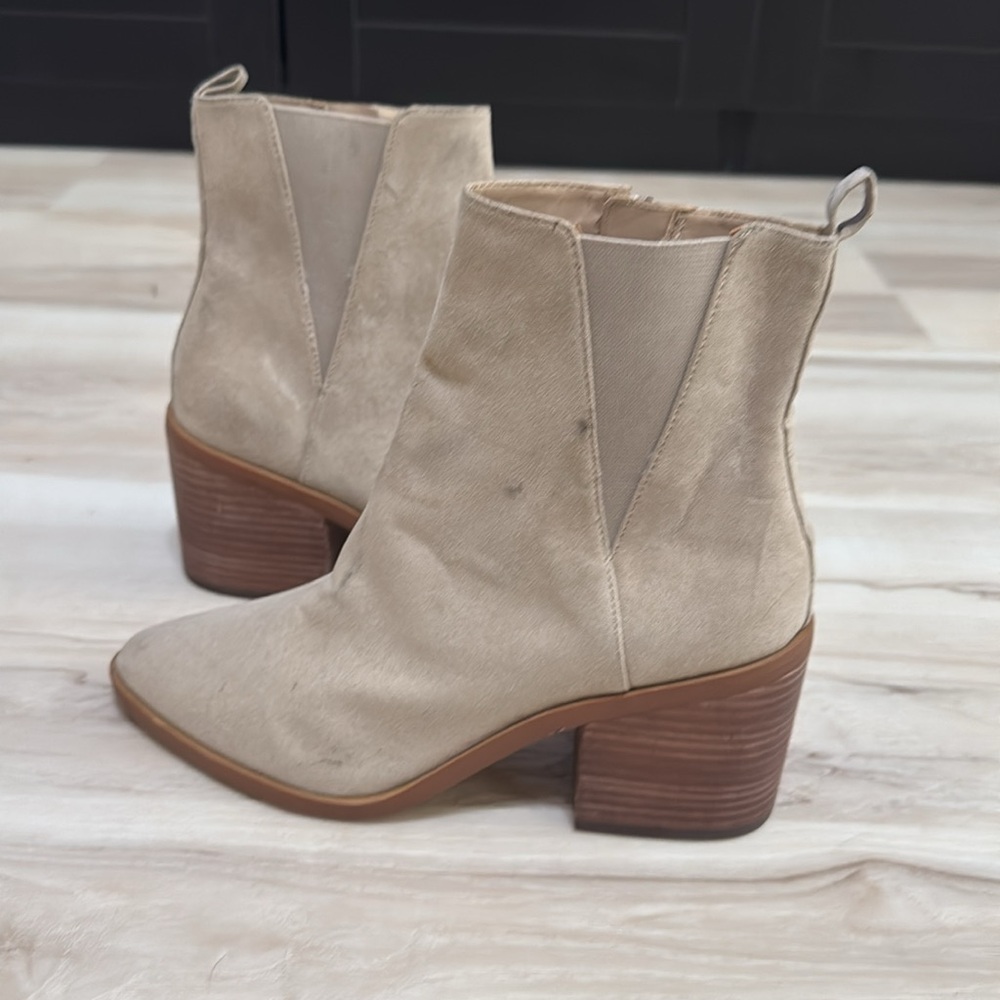BP Baylee Western Bootie Size 6.5 Taupe Suede Block Heel Ankle Boots - Picture 3 of 8